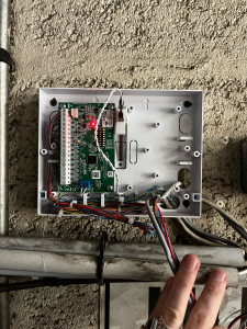 Photo de galerie - (courant faible) Câblage d’un boîtier DGP déporté pour extension de zone