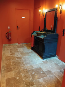 Photo de galerie - Rénovation sol travertin 2