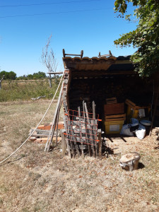 Photo de galerie - Démolition vieux cabanon avant construction d'un nouveau en métal 