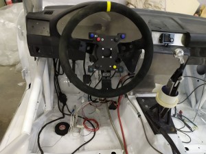 Photo de galerie - Pose commande au volant réalisé en impression 3D sur BMW de rallye