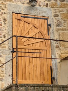 Photo de galerie - Création d’une porte extérieur. 