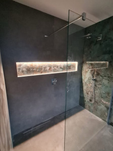 Photo de galerie - Douche à l’italienne double caniveaux avec mitigeurs encastrés 