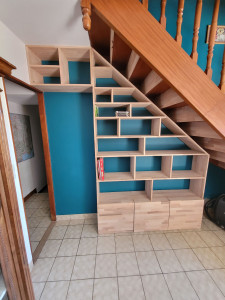 Photo de galerie - Bibliothèque sur-mesure hêtre, assemblage 