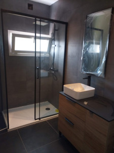 Photo de galerie - Réalisation complète d'une salle de bain(plomberie, plâtrerie, carrelage, pose des éléments...)