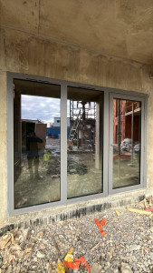 Photo de galerie - Pose de châssis + porte aluminium 