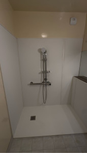 Photo de galerie - Salle de bain PMR