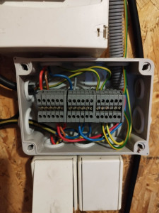 Photo de galerie - Suppression wago et mise en place d'un bornier.