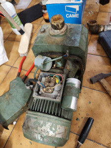 Photo de galerie - Réparation pompe de surface pour forage 