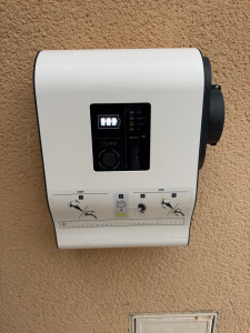 Photo de galerie - Installation et mise en service d’une borne de recharge rapide 