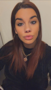 Photo de galerie - Je me présente, je m’appelle Cynthia, j’ai travaillé à mon compte dans le nettoyage pendant plus de quatre ans, je recherche des heures de ménage .   N’hésitez pas à me contacter.  À bientôt 