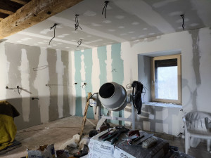 Photo de galerie - Placo plâtre enduit finition crépis intérieur peinture décoration pierre traitement des poutre.
Tous petit bricolage 