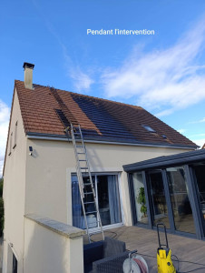 Photo de galerie - Demoussage, lavage basse pression et imperméabilisant d'une toiture 