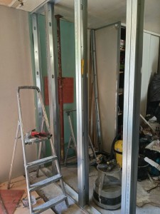 Photo de galerie - Extension d'une chambres, pose de rails en 100 afin de d'isoler au mieux d'un garage. 
