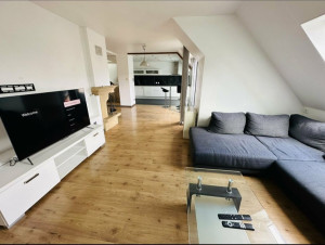 Photo de galerie - Nettoyage en profondeur d’un salon : sols, meubles et surfaces entièrement nettoyés pour un rendu propre et agréable.