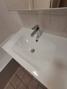Photo de galerie - Nettoyage et détartrage d'un lavabo.
