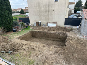 Photo de galerie - Trou de piscine réalisé sur la commune de Fourques ( 30300 ) 