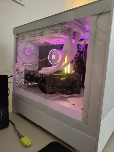 Photo de galerie - Montage d'un pc gaming : Câble management, installation et configuration des composants, installation de Windows 11 et paramétrage RAM option xmp. 