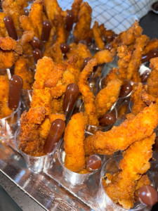 Photo de galerie - Poulet pané et sa sauce barbecue possibilité de changer la sauce selon vos goûts