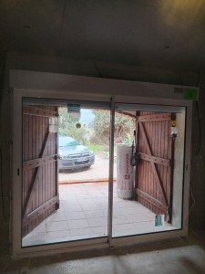 Photo de galerie - Pose porte fenêtre avec store 