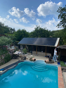 Photo de galerie - Pose photovoltaïque sur carport de jardin 