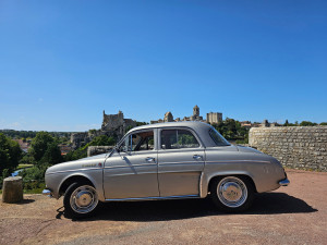 Photo de galerie - Mon véhicule, une Renault ONDINE de 1961 acheté non roulante en 2021. Aujourd'hui elle roule parfaitement et attire la sympathie dans le cœur des passionnés 