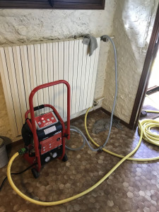 Photo de galerie - Désembouage de radiateur à faire tous les 5 ans pour protéger l' installation et améliorer rendement chauffage.