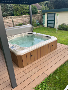 Photo de galerie - Installation d’un SPA, réalisation des fondations en béton, habillage en bois et pose de la pergola 