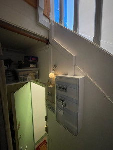 Photo de galerie - Pose d’un tableau pour remise aux normes partielle d’un logement de 85m2