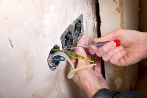 Photo de galerie - Remplacement et ajout de prises de courant