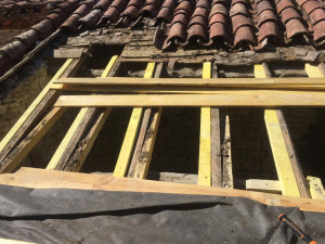 Photo de galerie - Changement de la volige des chevrons et des tuiles 