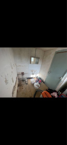 Photo de galerie - Début de remplacement d’une baignoire par un douche 