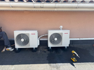 Photo de galerie - Deux mono Toshiba 