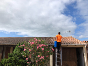 Photo de galerie - Nettoyage toiture, le dès- moussage  toiture 
