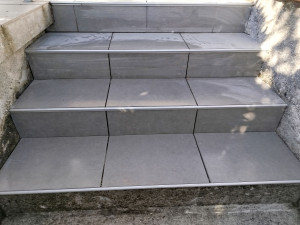 Photo de galerie - Pose carrelage escalier extérieur 