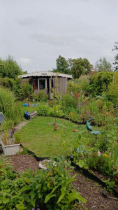 Photo de galerie - Tailler les tendre la pelouse planter fleurs... divers et autres 
