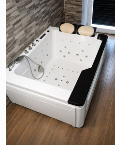 Photo de galerie - Nettoyage complet du jacuzzi
