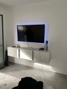 Photo de galerie - Fixation de télé et meuble télé au mur 