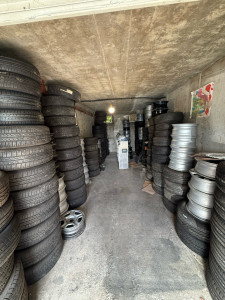 Photo de galerie - Remplacement des pneus occasion et neufs . jantes plusieurs dimensions 