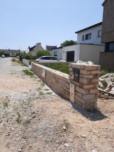 Photo de galerie - Muret en pierre , les joint seront fait couleur. Berry de chez PRB .