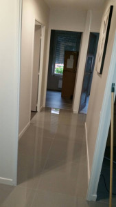 Photo de galerie - Travaux de rénovation intérieure :
– Pose de carrelage dans le couloir et le salon
– Pose de parquet dans les chambres
– Travaux de peinture couloir, salon et chambres
Travail propre, soigné avec finitions de qualité – 15 ans d’expérience dans le bâtiment