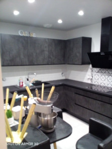 Photo de galerie - Montage de cuisine équipée et peinture des murs 