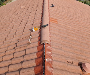 Photo de galerie - Pose de Clouzard ventilée sur faîtage