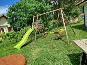 Photo de galerie - Remontage et remplacement élément abîmé sur cette balançoire 