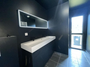 Photo de galerie - Pose meuble vasque et miroir  
