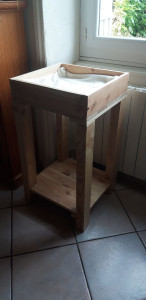 Photo de galerie - Meuble créé par mes soins avec du bois de palettes (membre d'une longue collection de meubles en bois de palettes imaginés et créés par moi même)