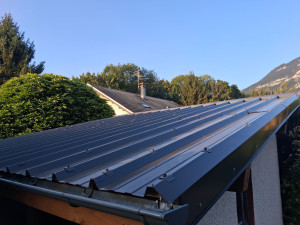 Photo de galerie - Installation de bac acier apres avoir refait la charpente complète. 