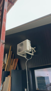 Photo de galerie - Installation groupe extérieur d’une Clim réversible 