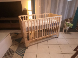 Photo de galerie - Lit bébé en massif