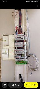 Photo de galerie - Tableau électrique de maison.

-Remise aux normes
-Passage de câbles
-Identification de chaque circuit 