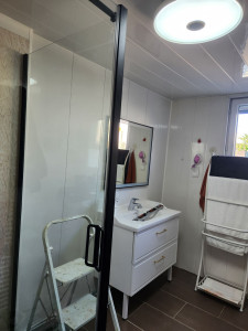 Photo de galerie - Pose lambris mur et plafond